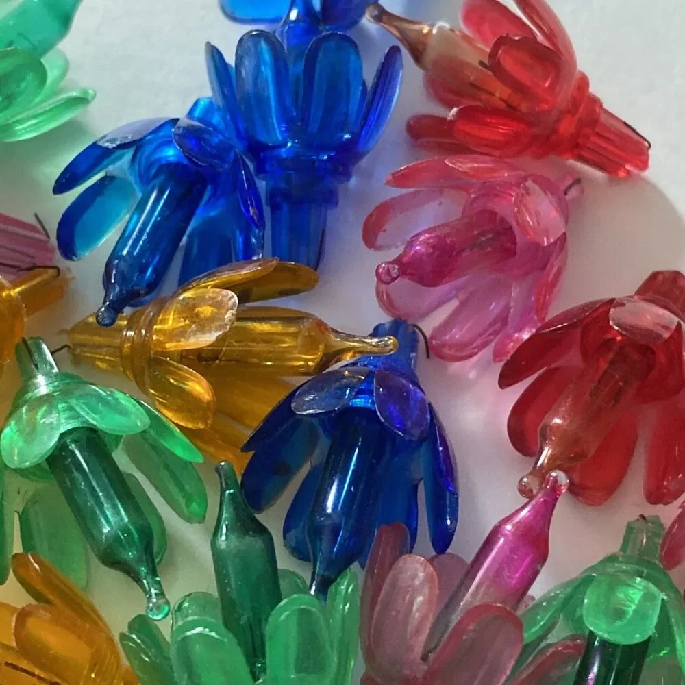 Christmas Floral Petal Plastic Light Covers (34) Reflectors w/ Bulbs Vintage